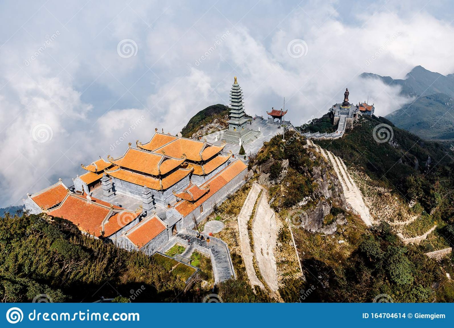 temple-fansipan-mountain-peak-highest-mountain-indochina-sapa-city-vietnam-temple-fansipan-mountain-peak-164704614.thumb.jpg.b57157fa6f7bfd38207292eb9507472c.jpg