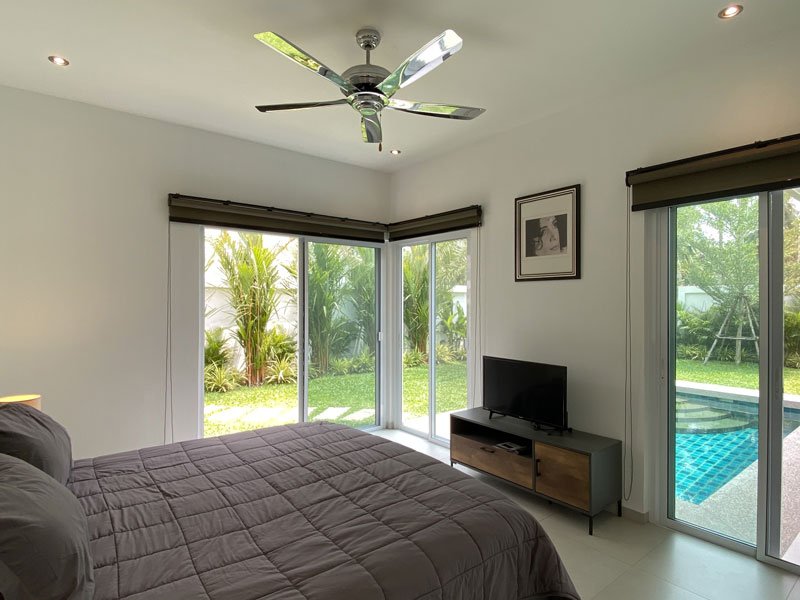 The master-bedroom.JPG