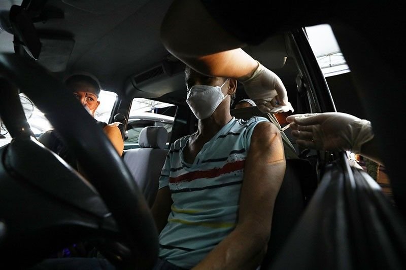 24-7-drive-thru-vaccination-manila-5_2022-01-17_15-33-52.jpg