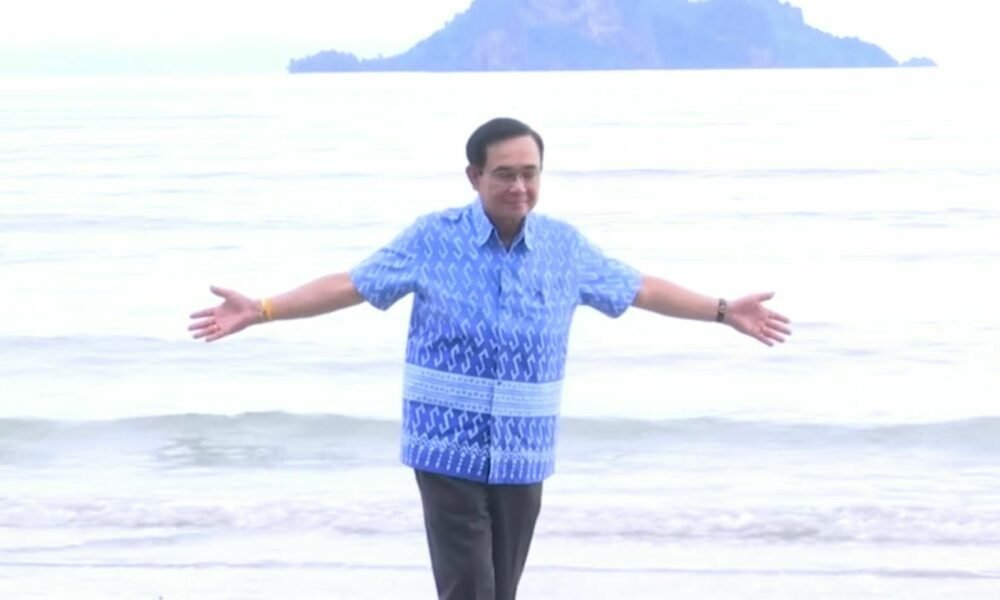 PM-Prayut-stars-in-a-new-tourism-music-video.-Video-screencap-1000x600.jpg.0fa00552ba6fb7876fd3f86f69d409f2.jpg