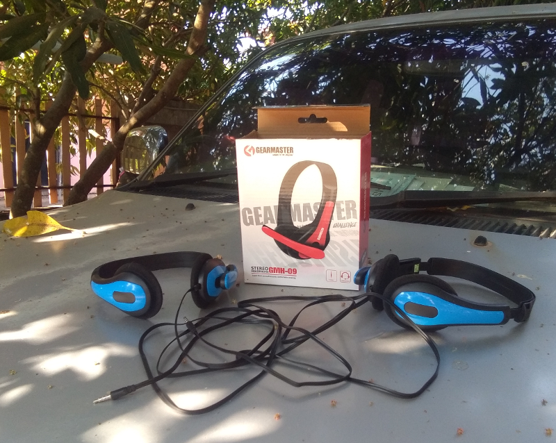 newheadphones.png.3d57a255be07c742aaeff2b64c68bb2f.png