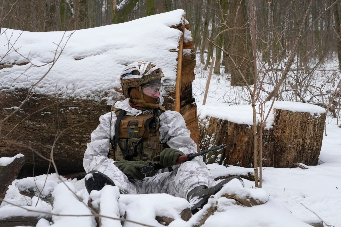 1184636889_SOLDIERATTHEBORDER.jpg.caa44acec31f9867a0351cdd7079a76c.jpg