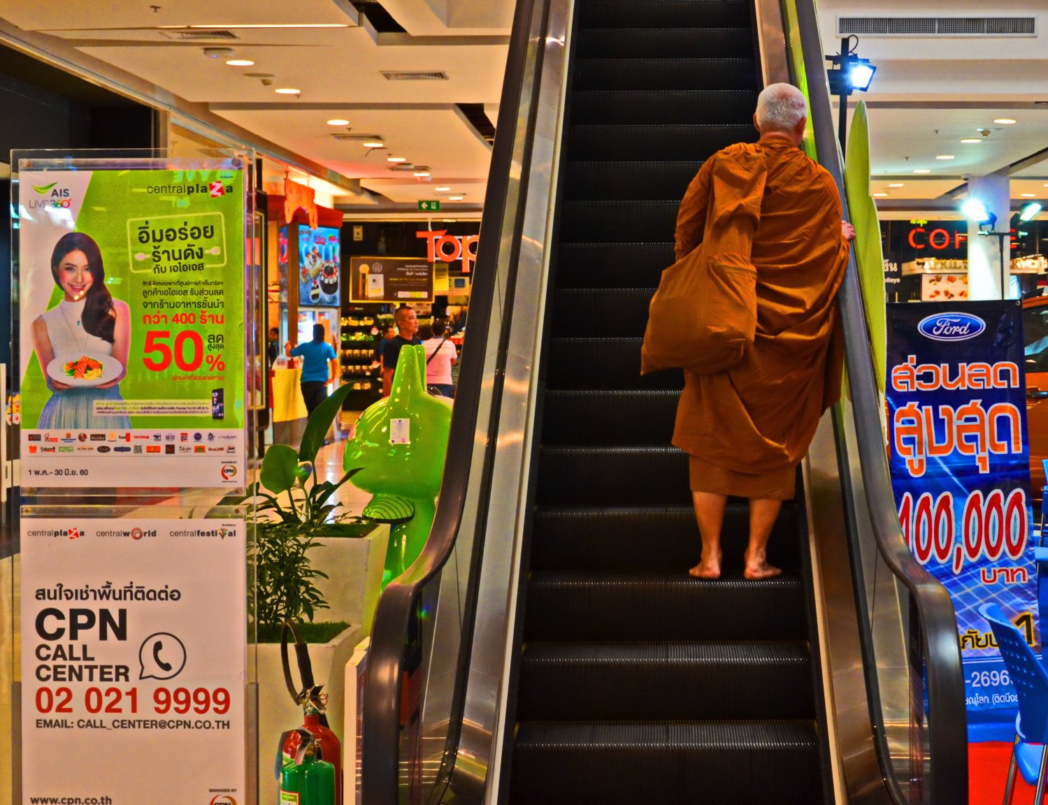 monk shopping.JPG