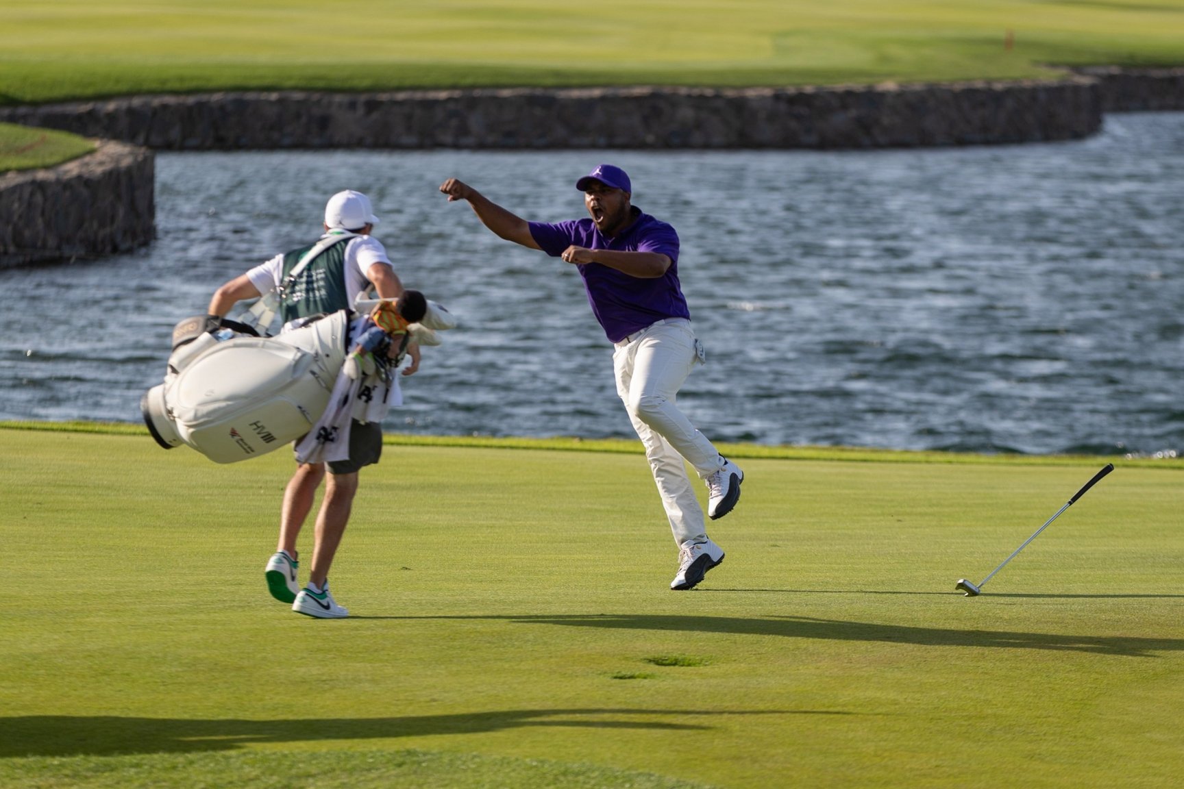 917300281_Varnercelebrateshismammothwinningputtdropping(1).thumb.jpg.1903df8b2a800c3c8da5f391cd3901ac.jpg