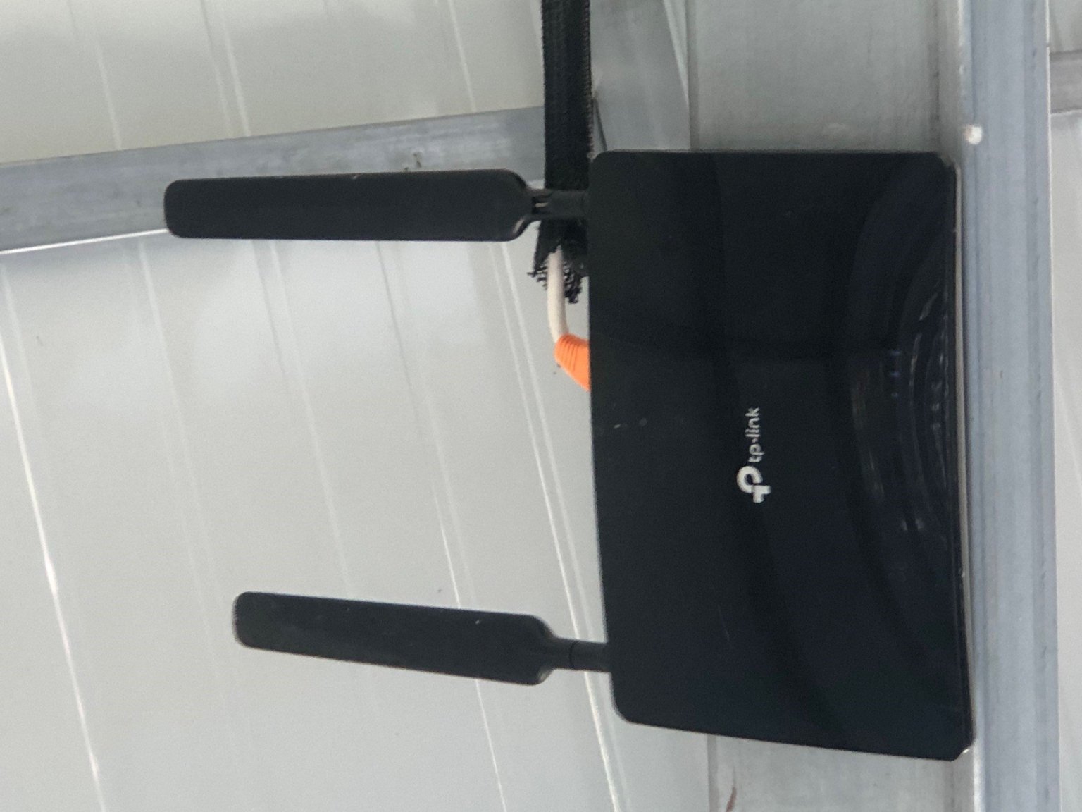 Router.thumb.jpg.c3bb558a937fd4e983f5373065f86f1a.jpg