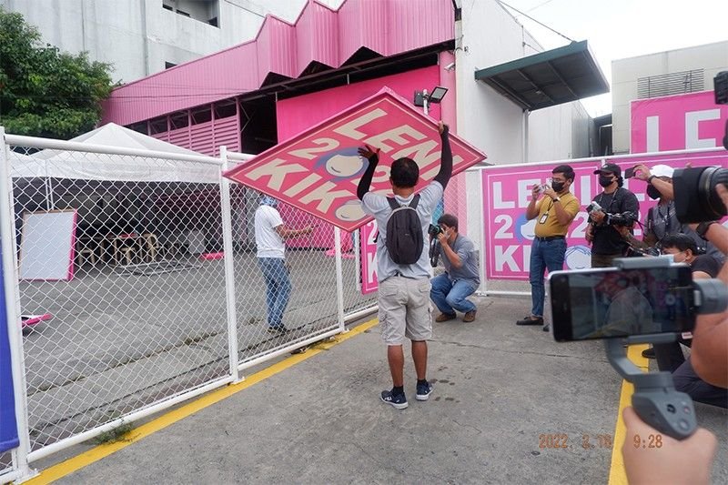 leni-kiko-tarpaulin-dismantled_2022-02-18_12-07-16.jpg