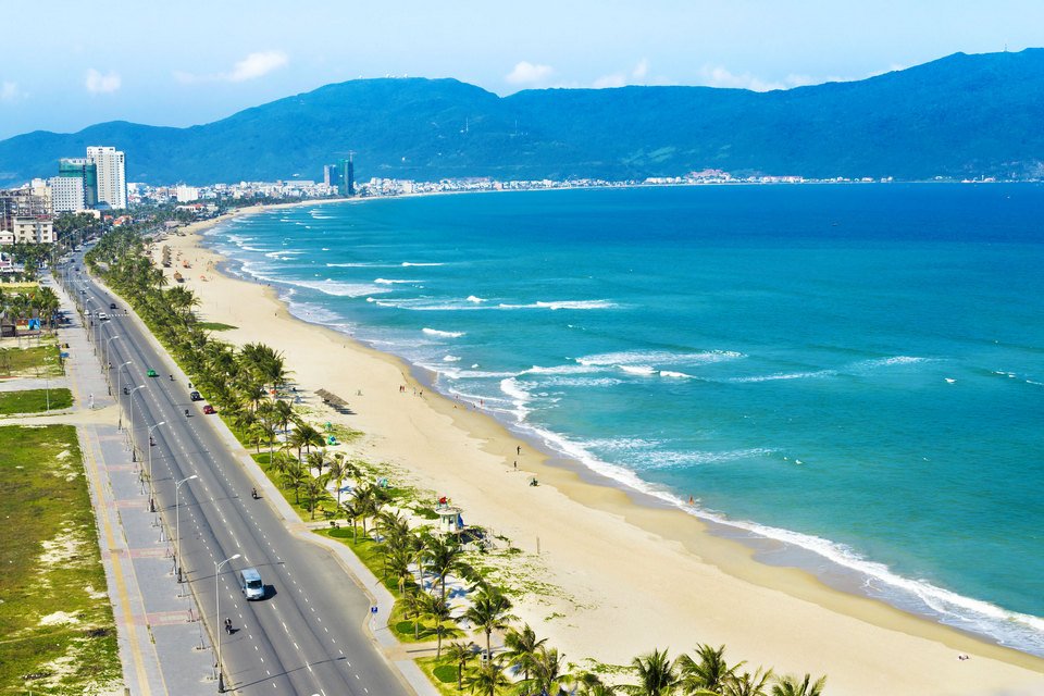 Danang-beach-stretching-nearly-60km-usually-located-in-the-resort-of-Da-Nang_fivebest_tropicallife.jpg.3b1b3a3cd9d6dd96d3afcde53183e0d5.jpg