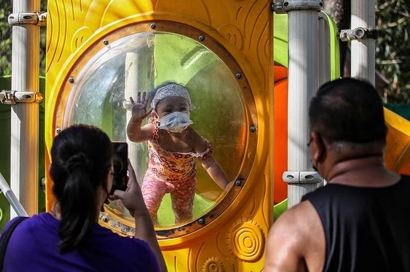 child-parent-manila-zoo_2022-03-15_16-56-44.jpg