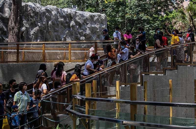 manila-zoo-visitors_2022-03-09_12-10-04.jpg