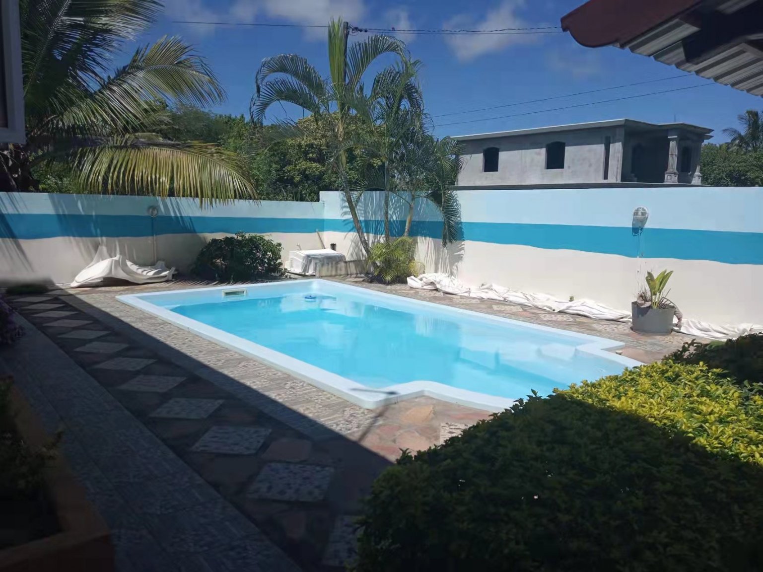 mauritius-pool.thumb.jpg.fee2ee7d1415754b73cb7dc1f951718b.jpg