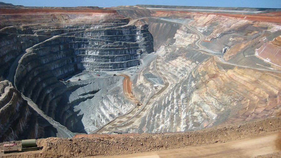 1280px-Sunrise_Dam_Gold_Mine_open_pit_11.jpg.f7bd7eb44627726abc1a8a72daf22cd9.jpg