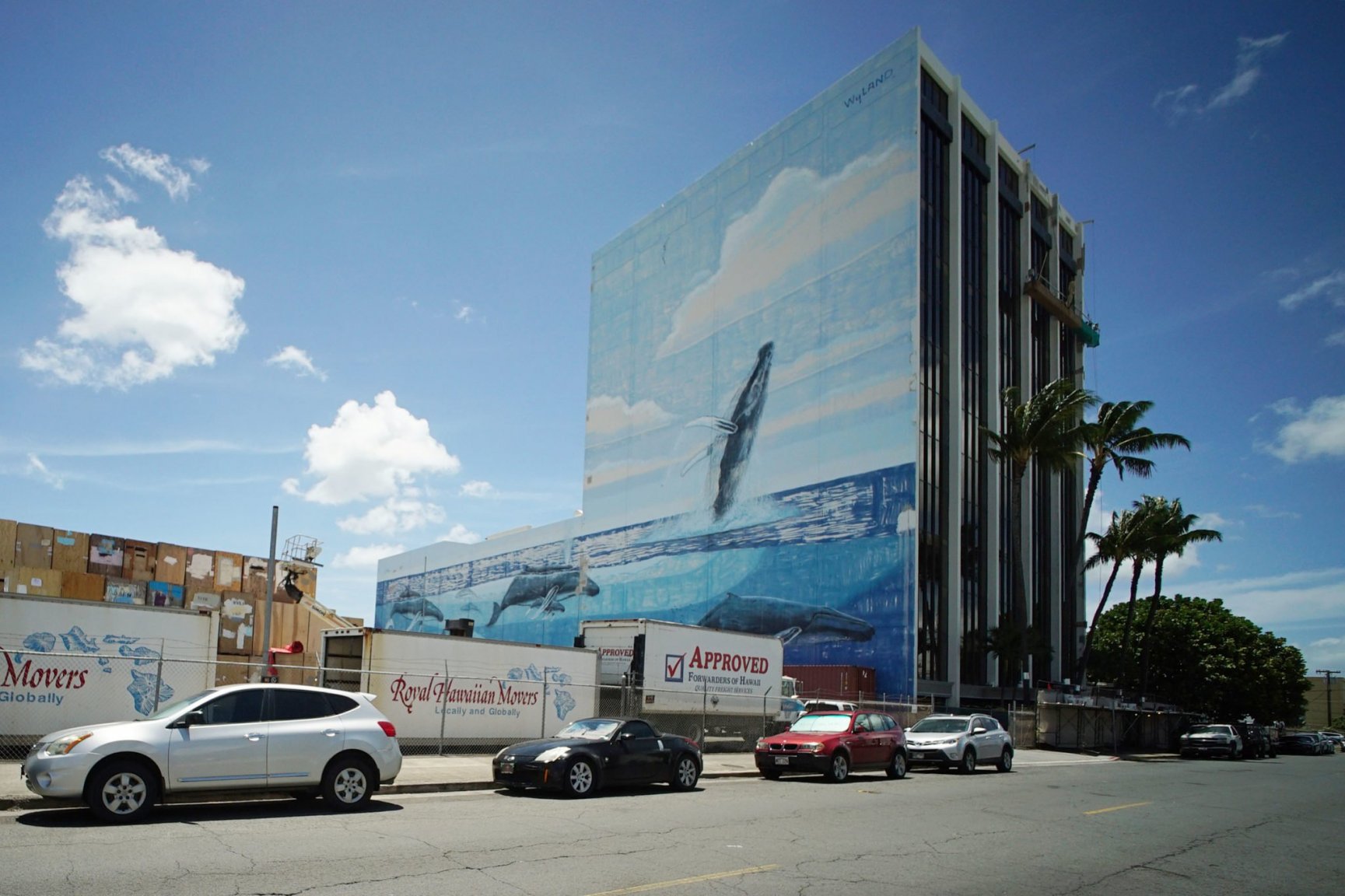 Ualena-Street-building-Wyland-Whale-mural-painting.jpg