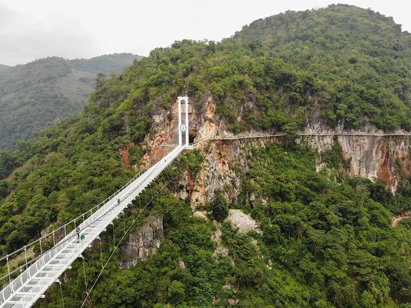 VIETNAM-TOURISM-BRIDGE_1807a3f8249_original-ratio.jpg.1035fc0aeb8ad2e8c2569de068daa3db.jpg
