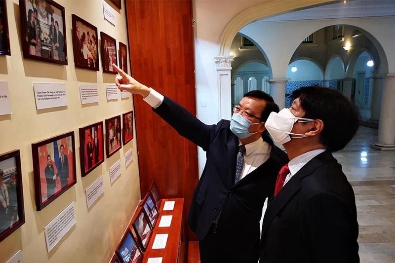 chinese-ambassor-bongbong-marcos-photo-wall_2021-10-21_11-36-14.jpg