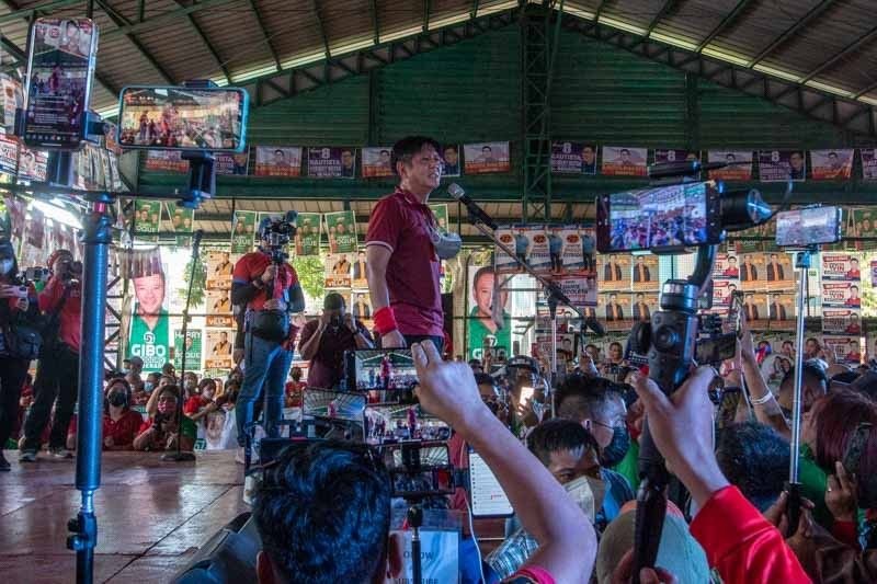 bongbong-marcos-camp-accredits-vlogger-1_2022-06-01_15-17-42.jpg