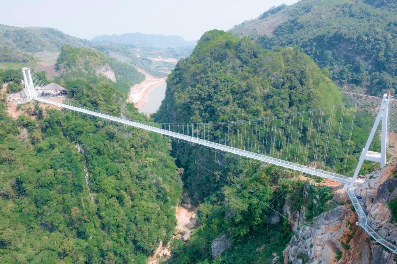 glass-bridge-3.jpg.7bce2e9ff540dec720dec8d71e8771ab.jpg