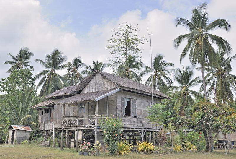 traditional-rural-house-philippines-25110468.jpg.353bcd0f36238215a7adfd5d5f089a7b.jpg