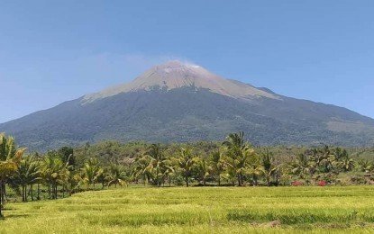 Residents near Mt. Kanlaon warned as signs of possible phreatic ...