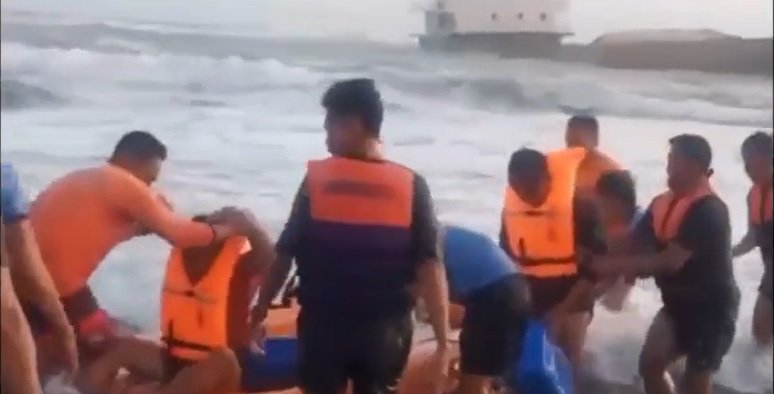 Ship-crew-rescued-in-Zambales.jpg.c2ae0da367286e24cdcd5e3fa475a0e7.jpg