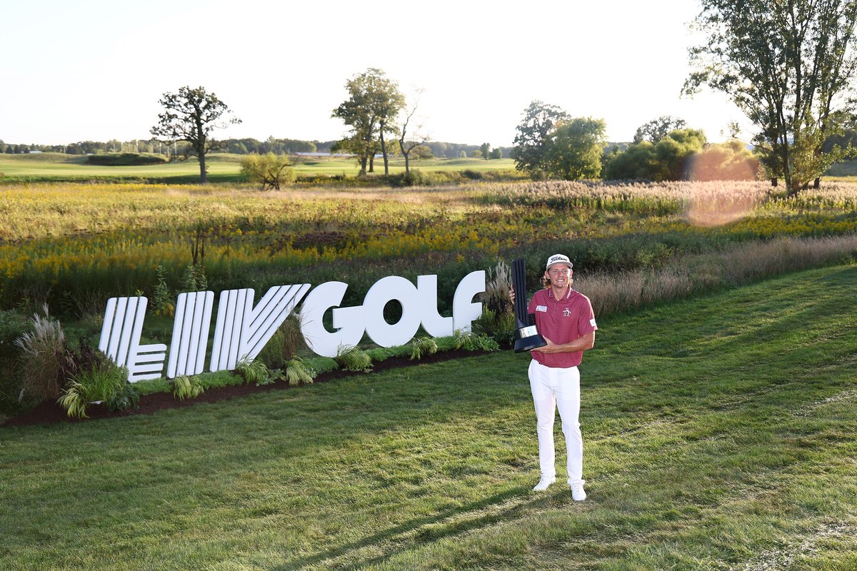 97456332_1_CameronSmithwithhismaidenLIVGolftitleinChicago.jpg.8d4a10aece8d7542d61461f5475e5410.jpg