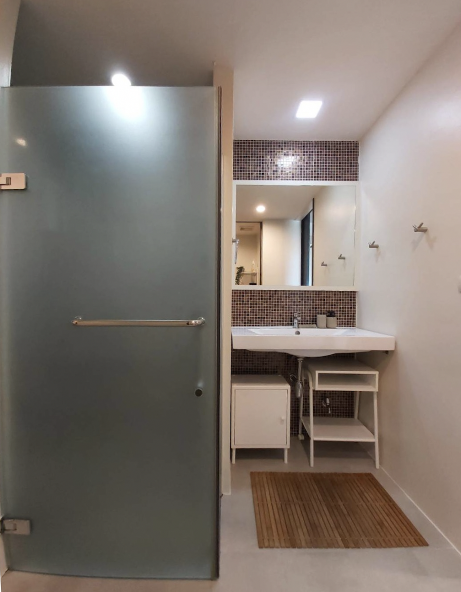 10bathroom2.png
