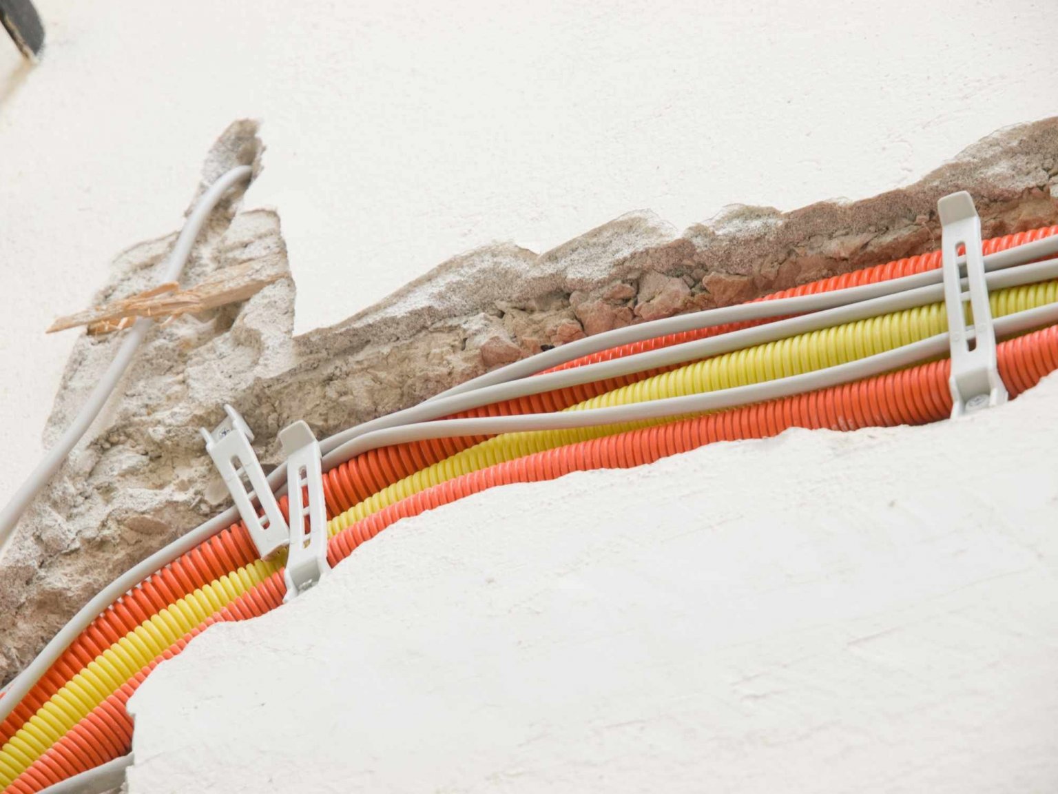 Electricalwireconduit-GettyImages-122780919-49a7593406224abca93d98e19dd431dc.thumb.jpg.af3bd998047595f59b5c094807bb13ee.jpg