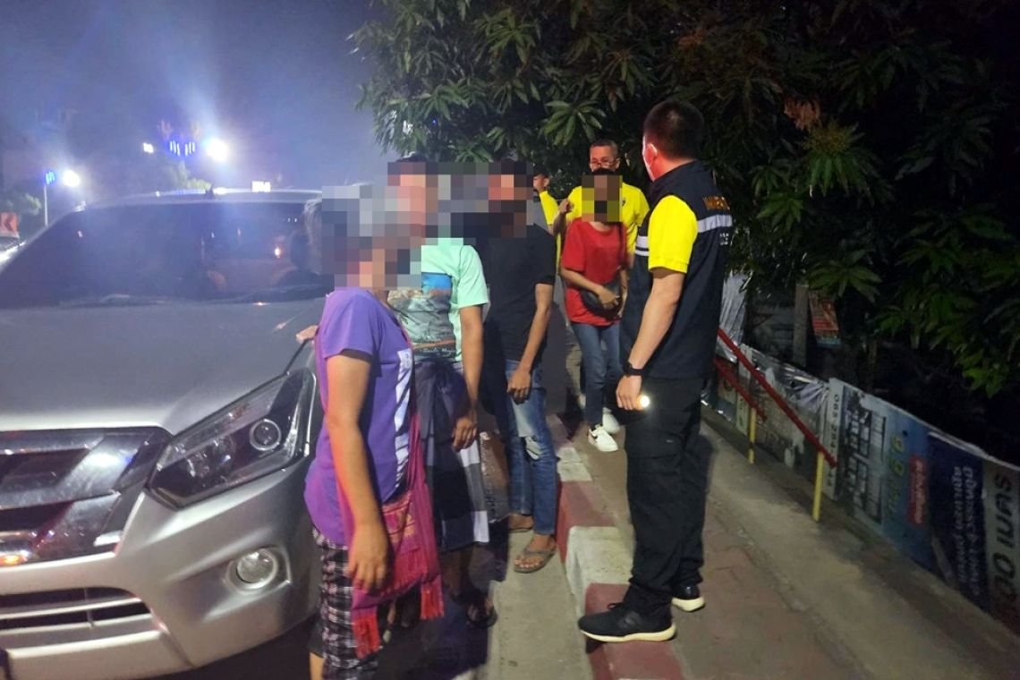 Immigration Arrest Thai/Myanmar Couple For Smuggling In Illegal Foreign ...