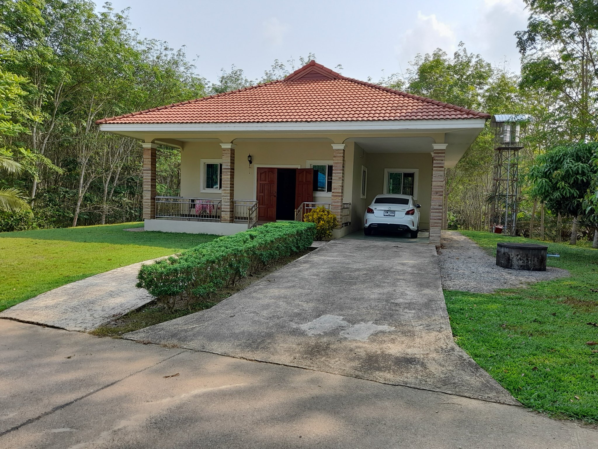 House.thumb.jpg.7928c2df7b0459657452960e844f71d2.jpg
