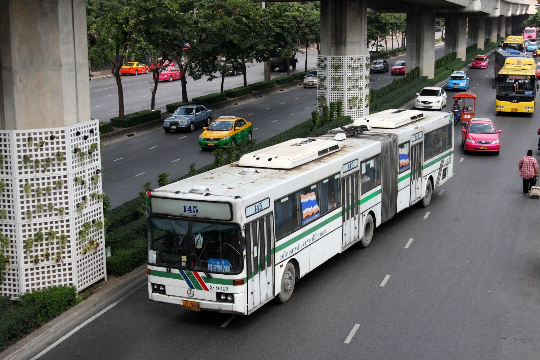 Mercedes-Benz_O405G_in_Bangkok.jpg