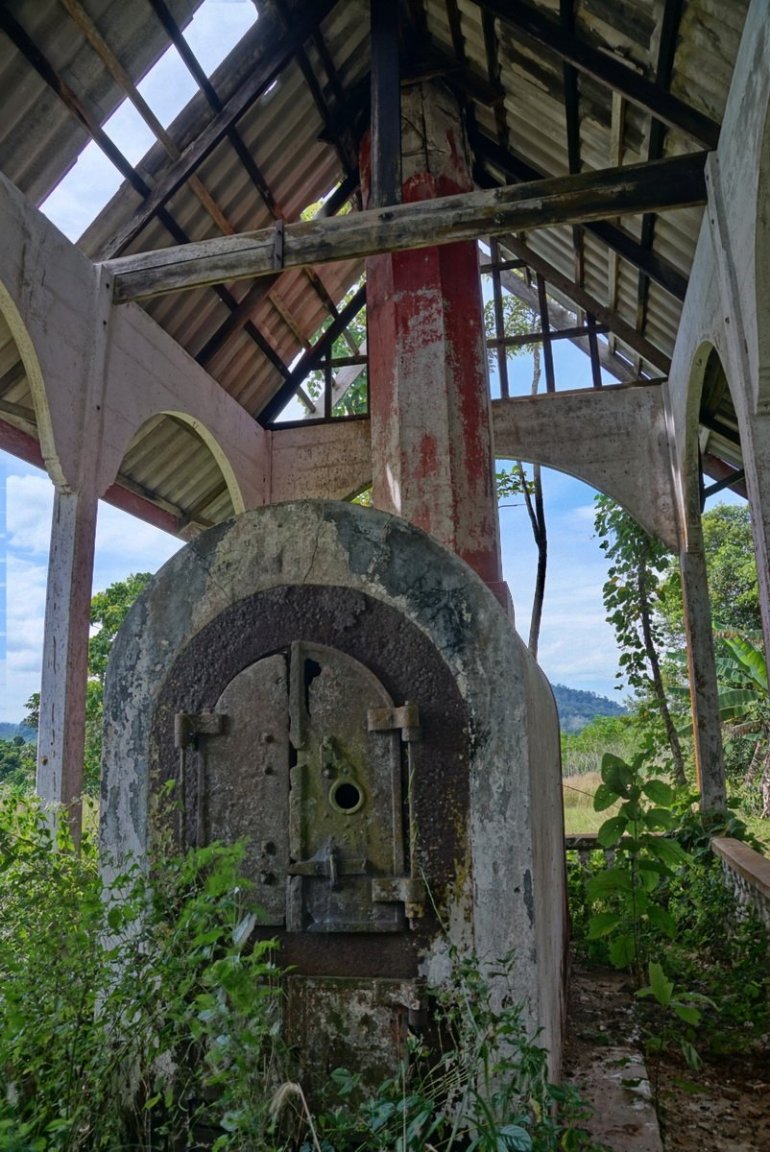 crematorium-06bb.thumb.jpg.571a8b64b30b79c22ecd4205e0f804af.jpg
