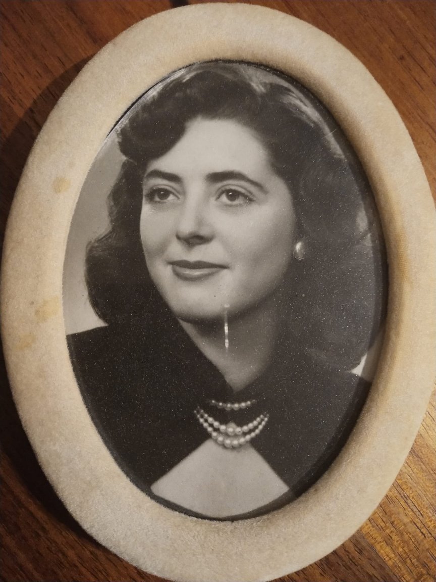 Mum around age 30.jpg
