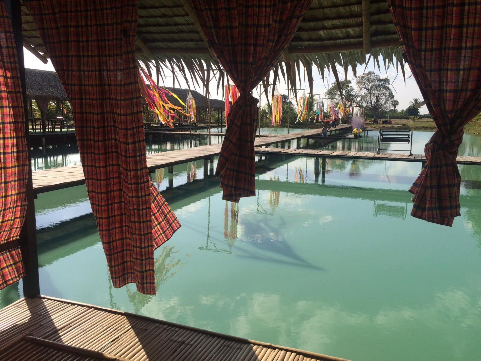 view bar huairat.jpg