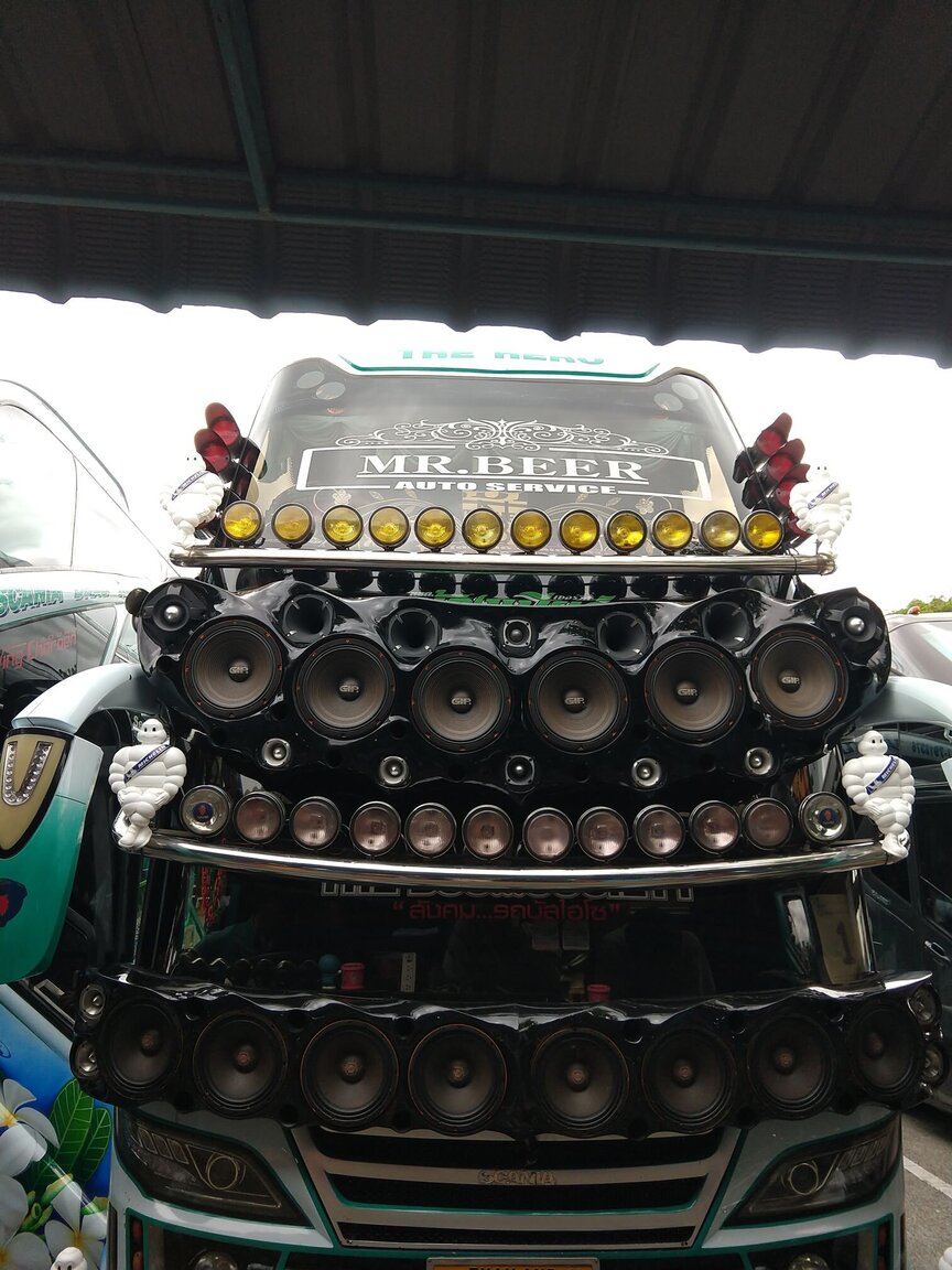 ThaiBus2.thumb.jpg.edc072baefe5d1823177f128cbd4ae89.jpg
