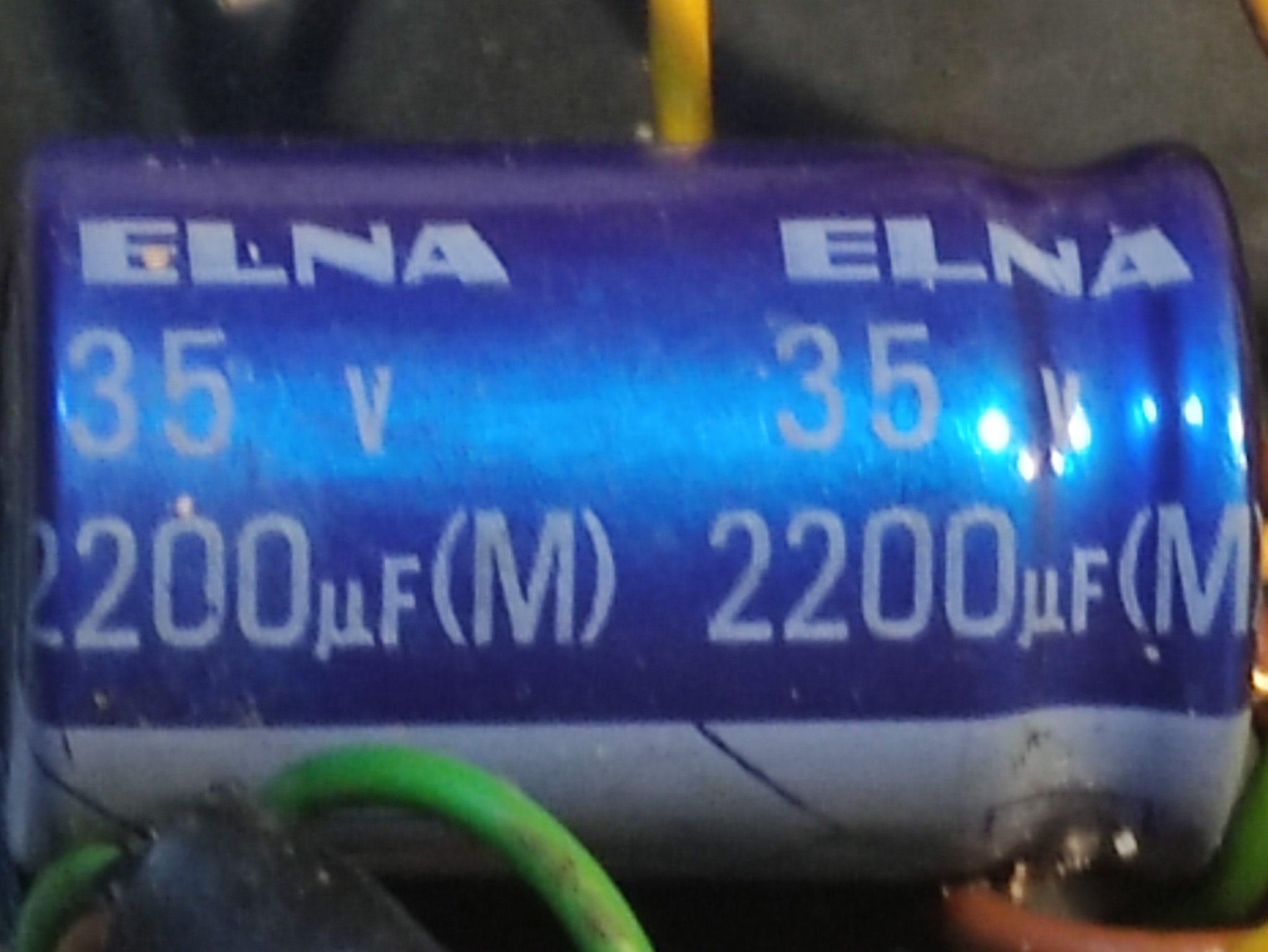capacitor.thumb.jpg.eb1f7d8e399c9449f56fe12844c95e11.jpg