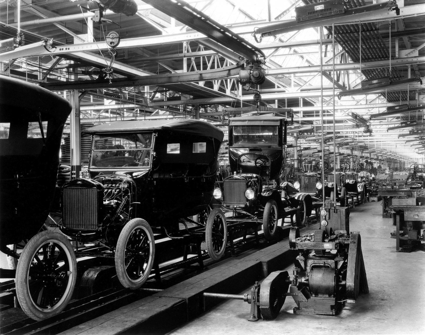 ford-model-t-assembly-line-734511189.thumb.jpg.1e9ccd579428b895a48c229e3beeb2b4.jpg