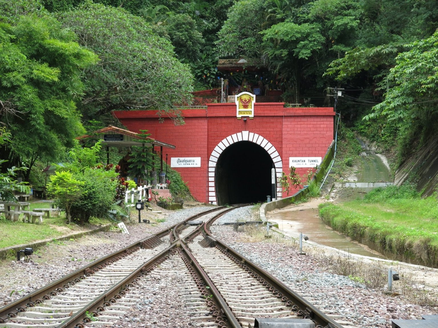 The_north_western_portal_at_Khun_Tan,_Lampang-Lamphun_.jpg