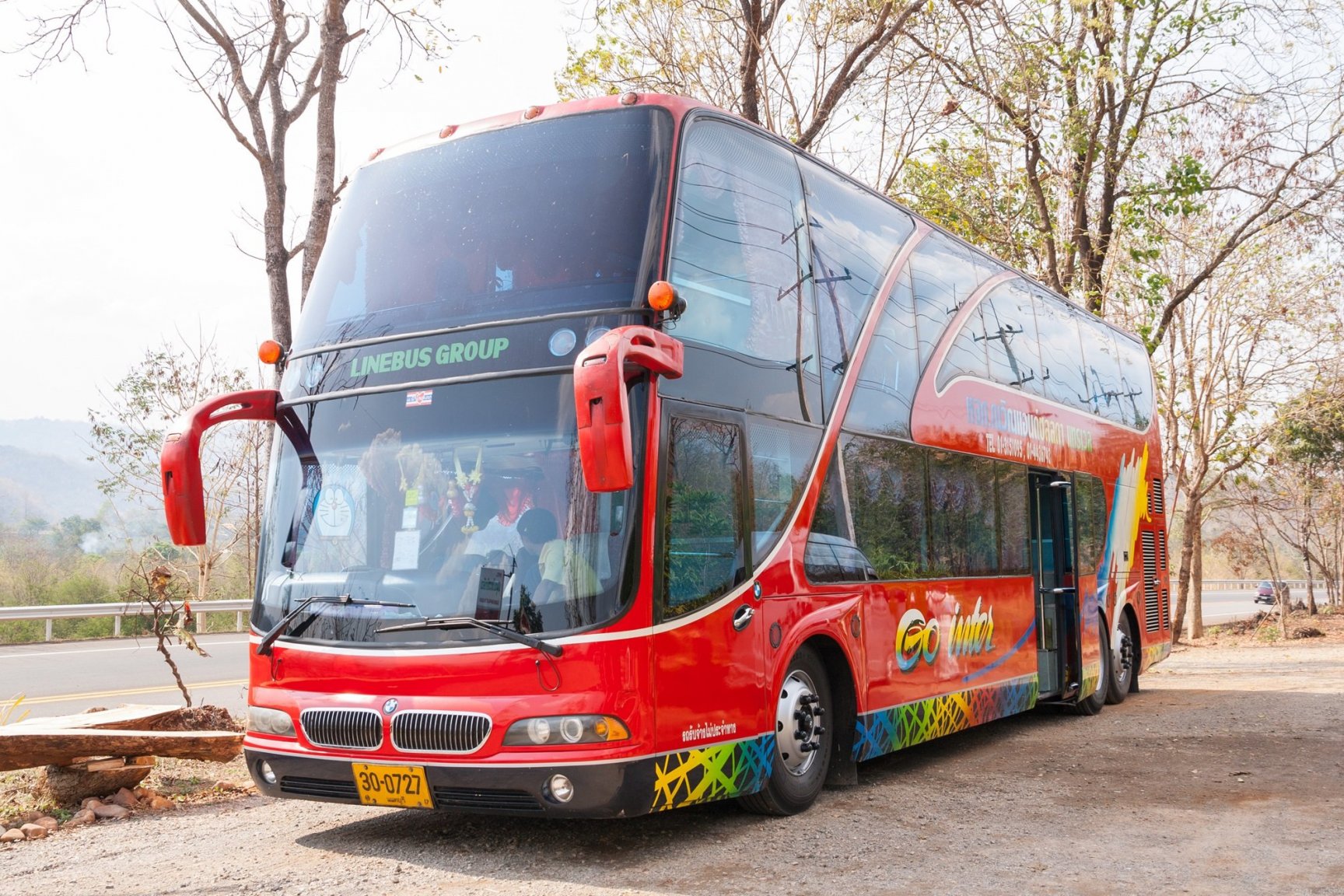 Tour_bus_in_Thailand.jpg