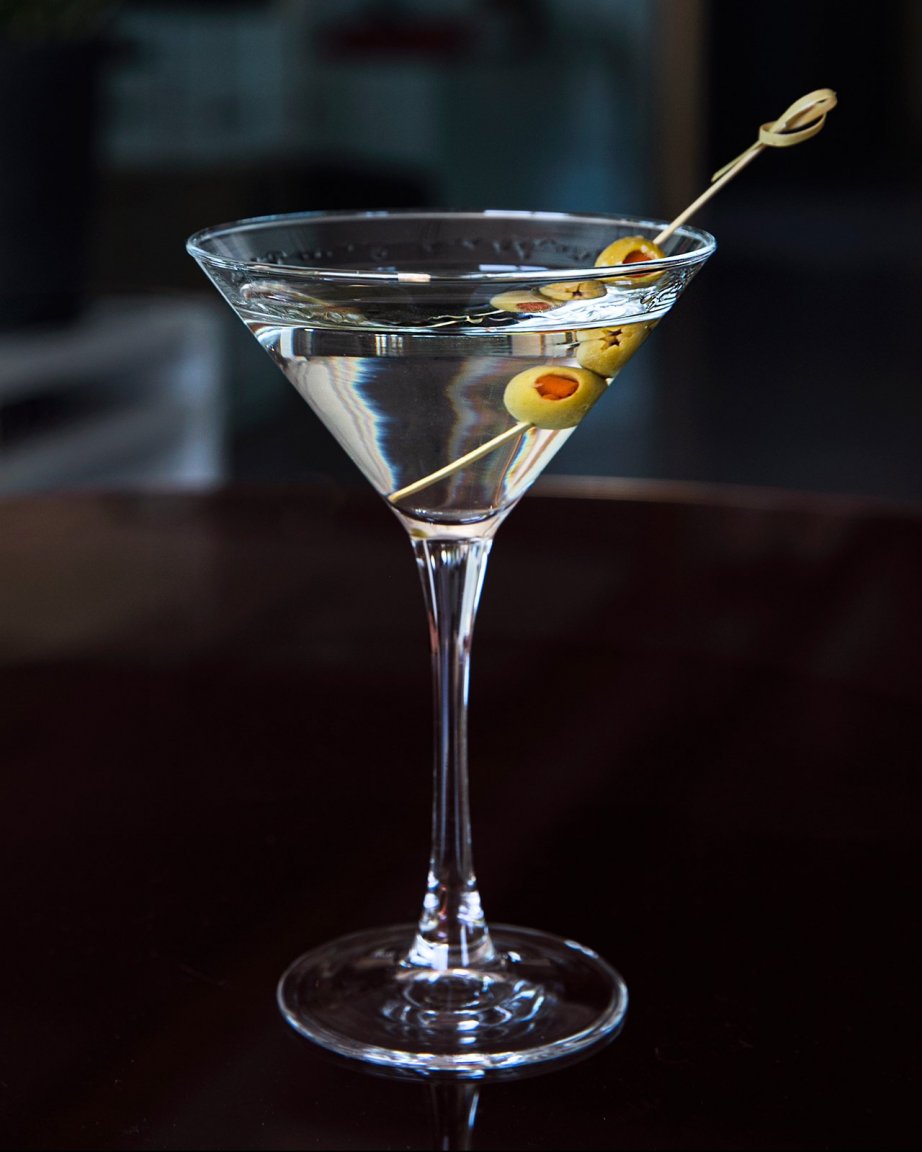 vodka_martini_cocktail-2461612749.thumb.jpg.2cae37ec88870d480ea6f069d1d49319.jpg