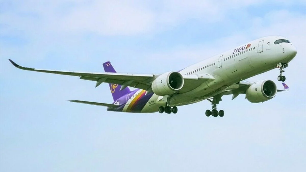Sikhoraphum_ศรีขรภูมิ_-_HS-THN_-_Thai_Airways_International_-_Airbus_A350-941_-_MSN_201_-_HSIA-1024x575-1.webp