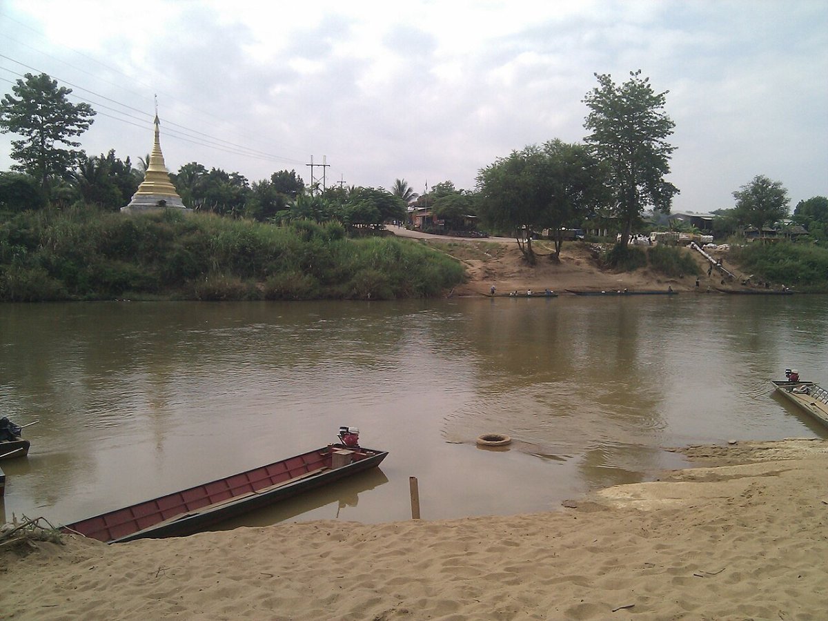 Moei_River.jpg