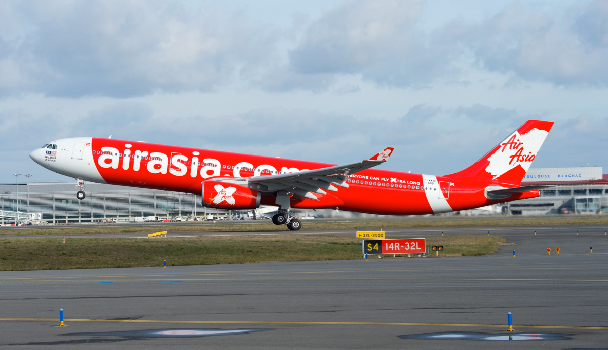 a330-msn1589-airasia-x-take-off.png