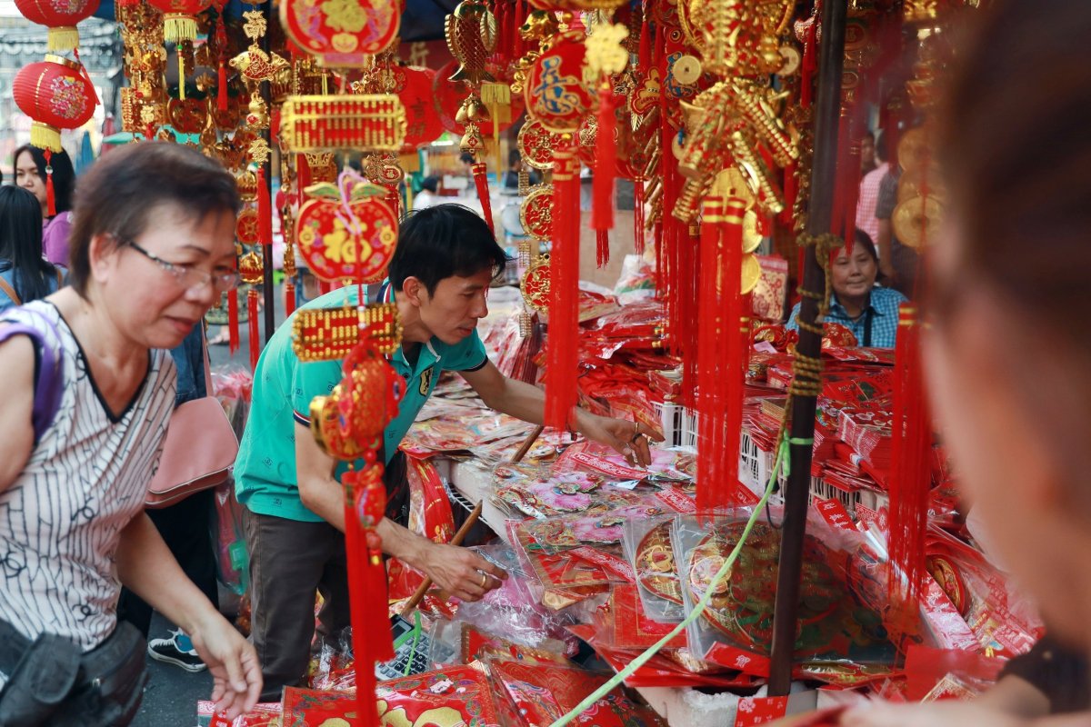 2018-02-05T102900Z_1_LYNXMPEE140Q9_RTROPTP_4_LUNAR-NEWYEAR-THAILAND-TOURISM.jpg