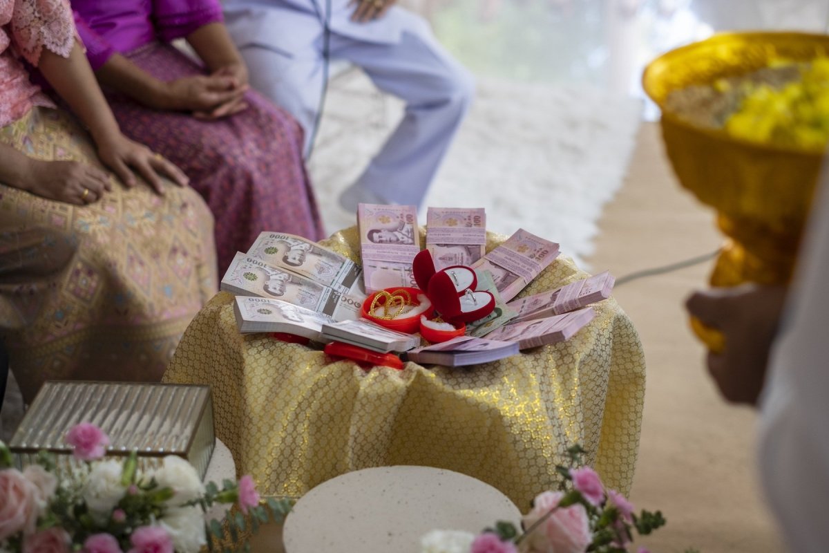 thai-wedding-dowry-table.jpg