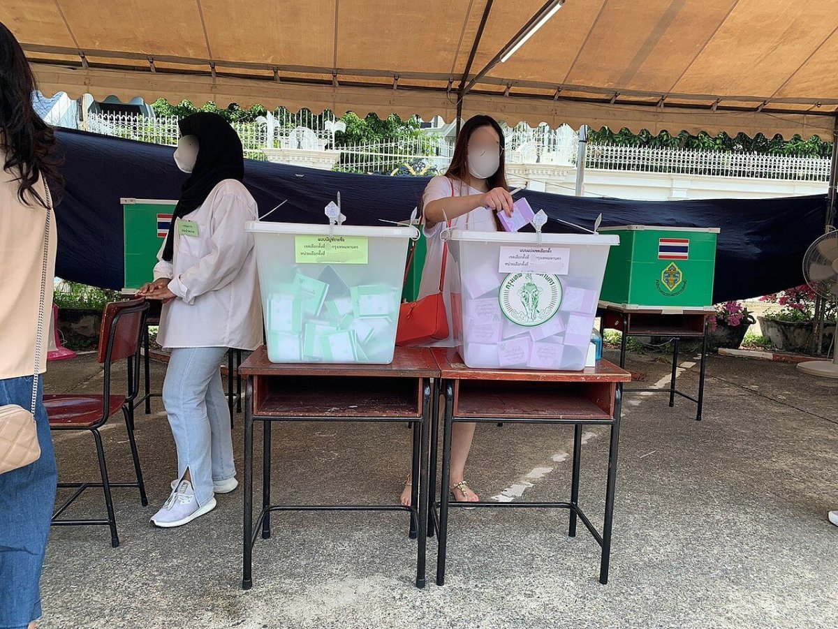 14-05-23_---_a_Bangkok_polling_station_for_2023_Thailand_General_Election_-_IMG_03.jpg