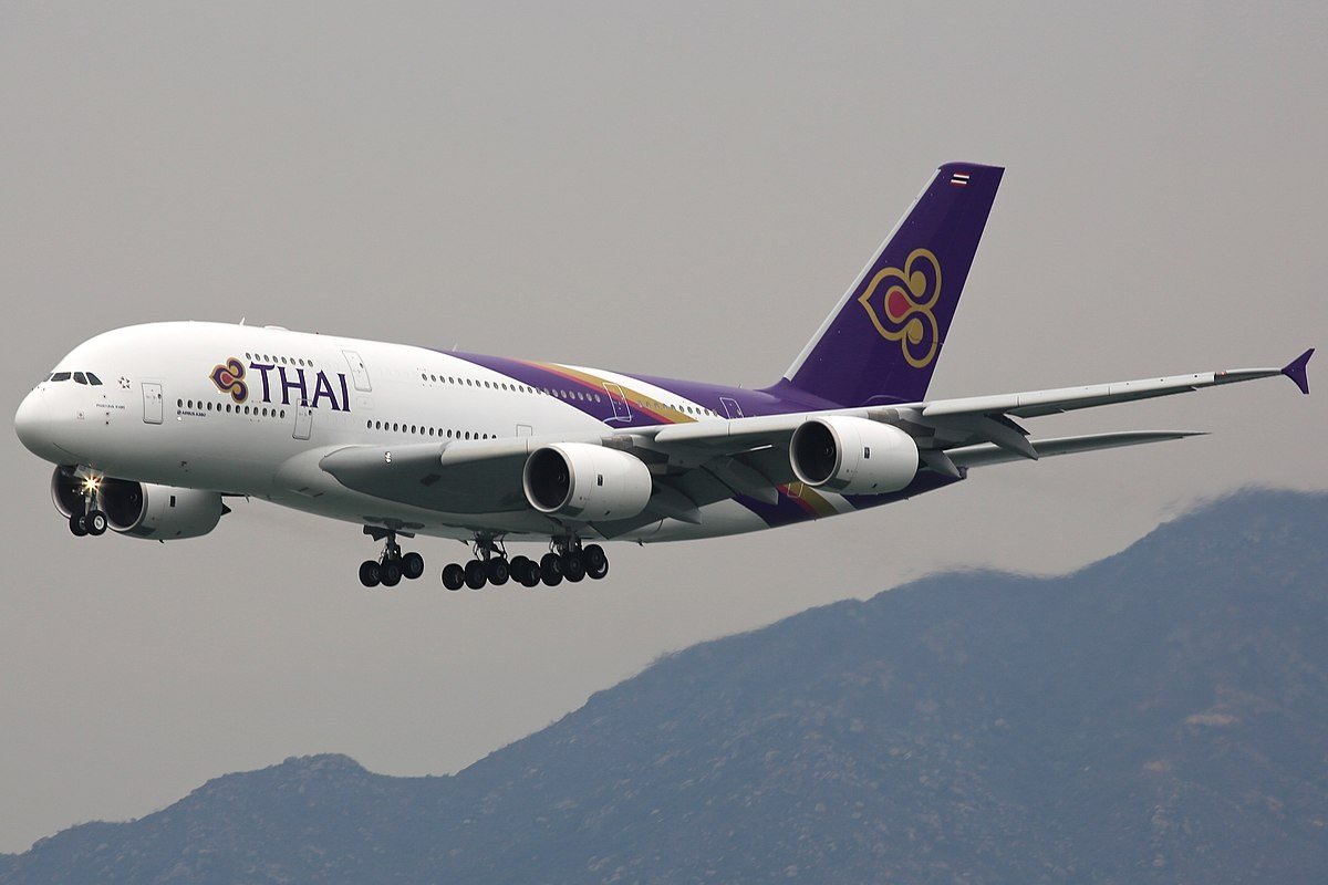 HS-TUD_-_C-N_122_-_A380-841_-_Thai_Airways_International_-_Hong_Kong_(8725676300).jpg