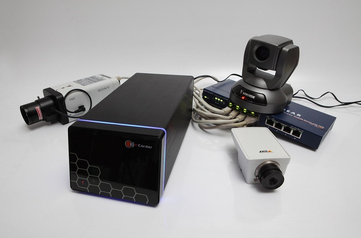 IPCorder_NVR_with_cameras.jpg