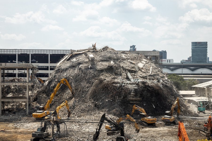 Collapse_of_New_Headquarters_of_the_State_Audit_Office_(Thailand)_20250405.jpg