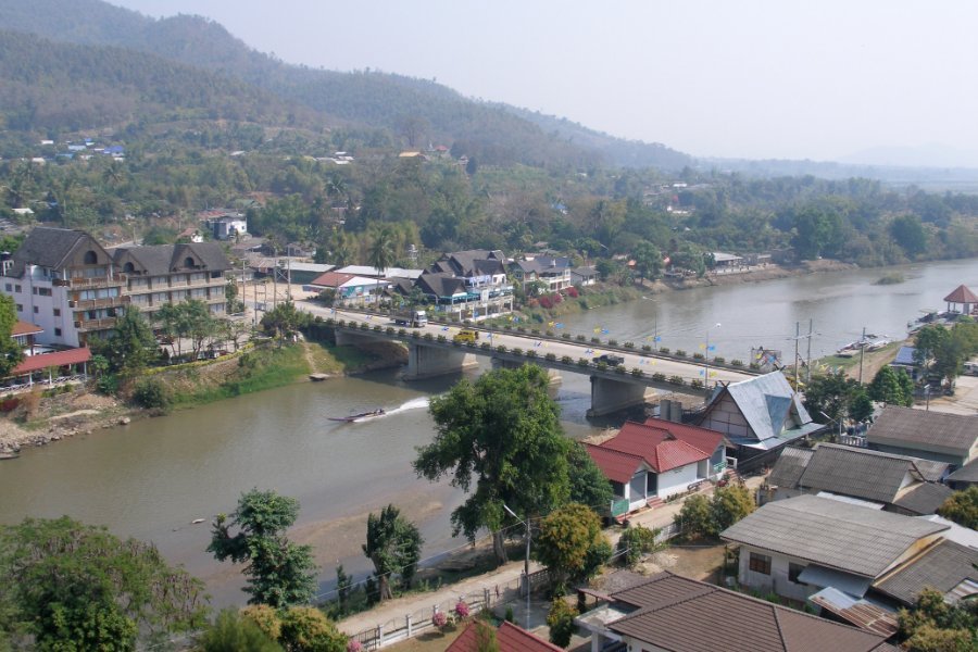 Tha_Ton,_Bridge_over_Kok_River,_Mae_Ai,_Thailand.jpg