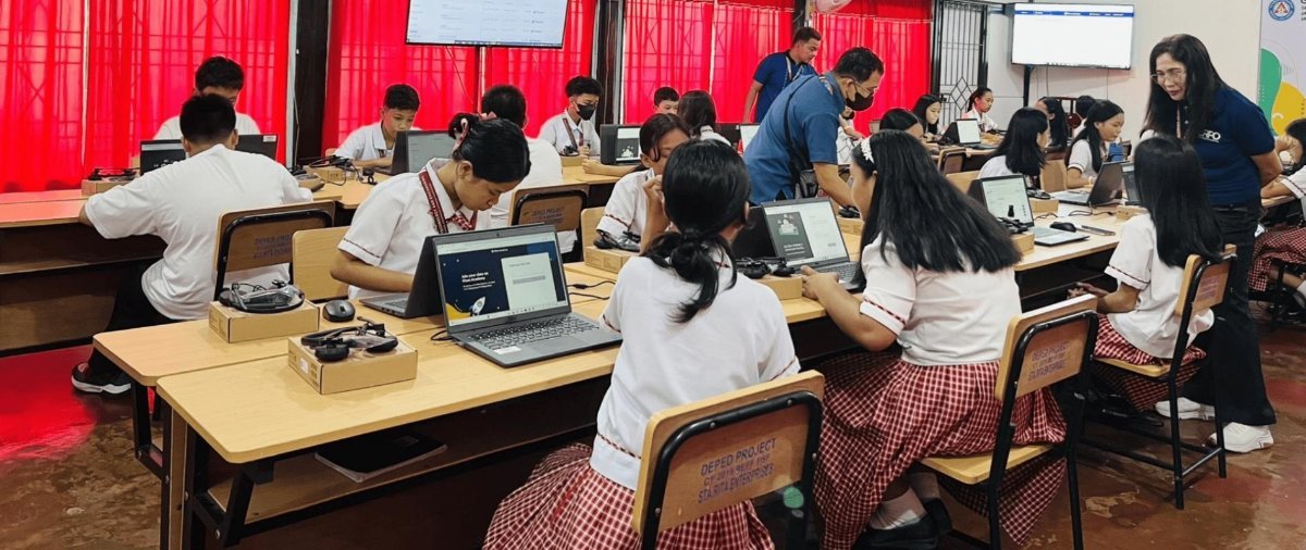 deped-school-students-education-classroom-computer-laptop-teacher-1.jpg