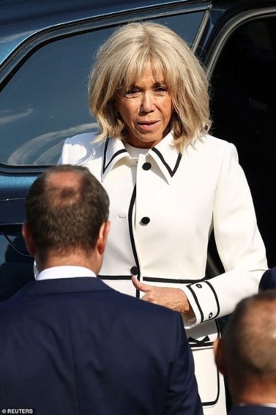 100393469-14914155-French_Defence_Minister_Sebastien_Lecornu_welcomes_Brigitte_Macr-a-35_1752754549196.jpg